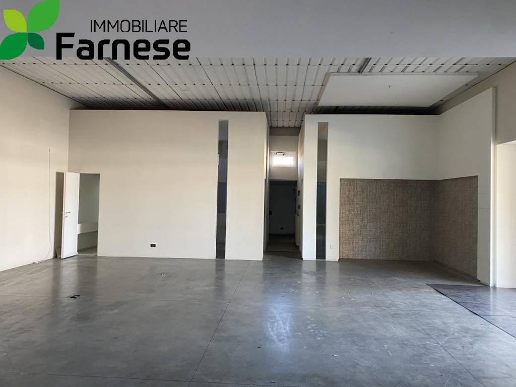 negozio in vendita a Piacenza in zona Stadio