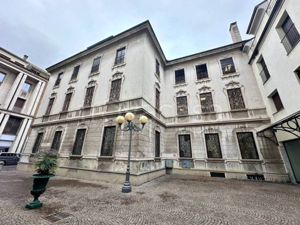 ufficio in vendita a Piacenza in zona Centro Storico