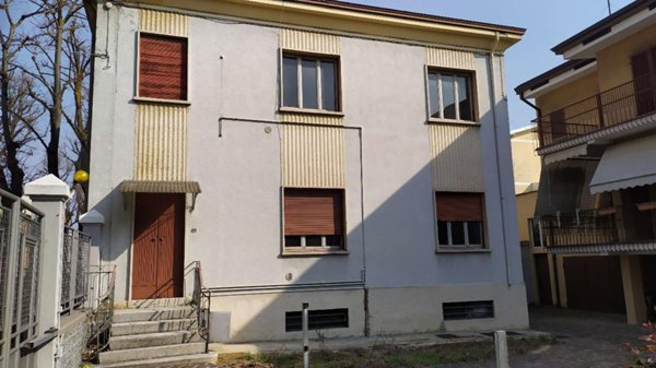 casa indipendente in vendita a Piacenza in zona Infrangibile
