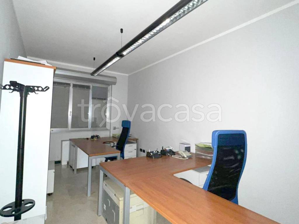 ufficio in vendita a Piacenza in zona Stadio