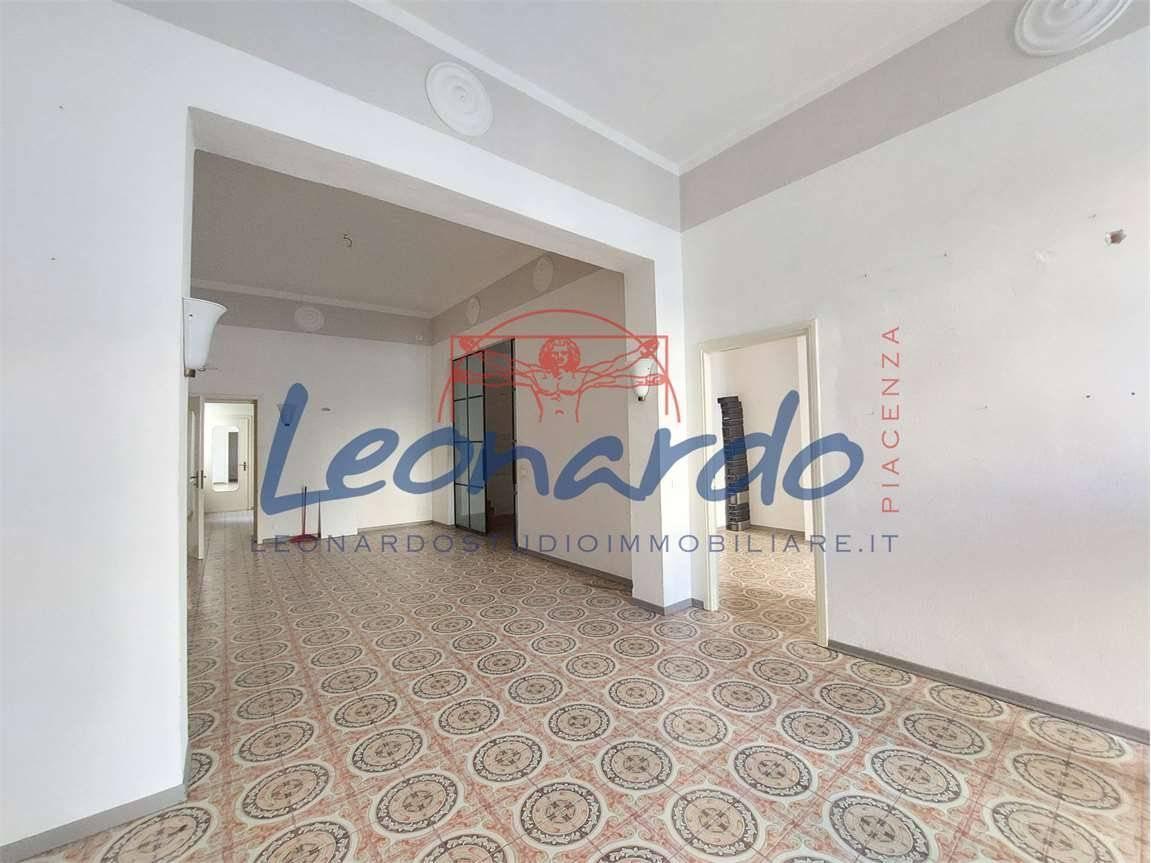 appartamento in vendita a Piacenza in zona Centro Storico