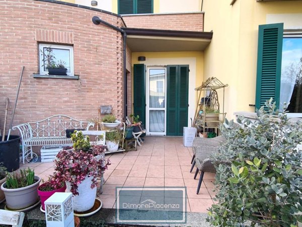 casa indipendente in vendita a Piacenza in zona Pittolo