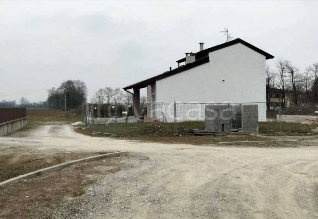 casa indipendente in vendita a Piacenza in zona Mucinasso
