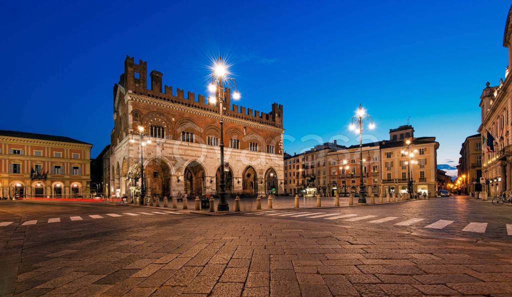 appartamento in vendita a Piacenza in zona Centro Storico