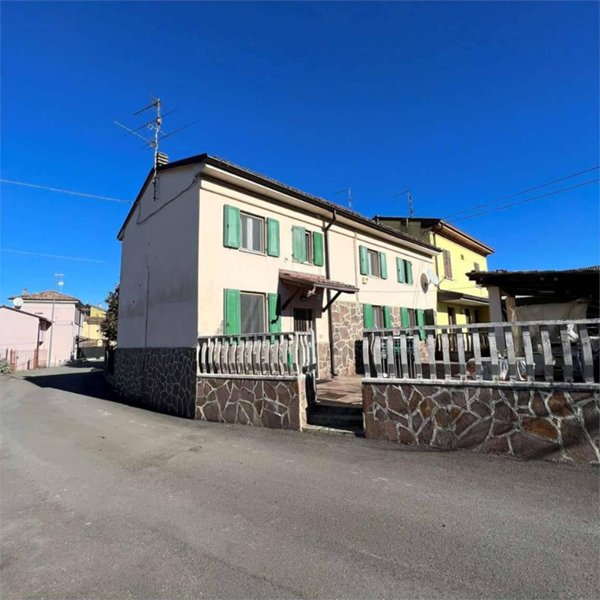 casa indipendente in vendita a Piacenza in zona Mortizza