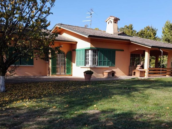 casa indipendente in vendita a Piacenza in zona Montale