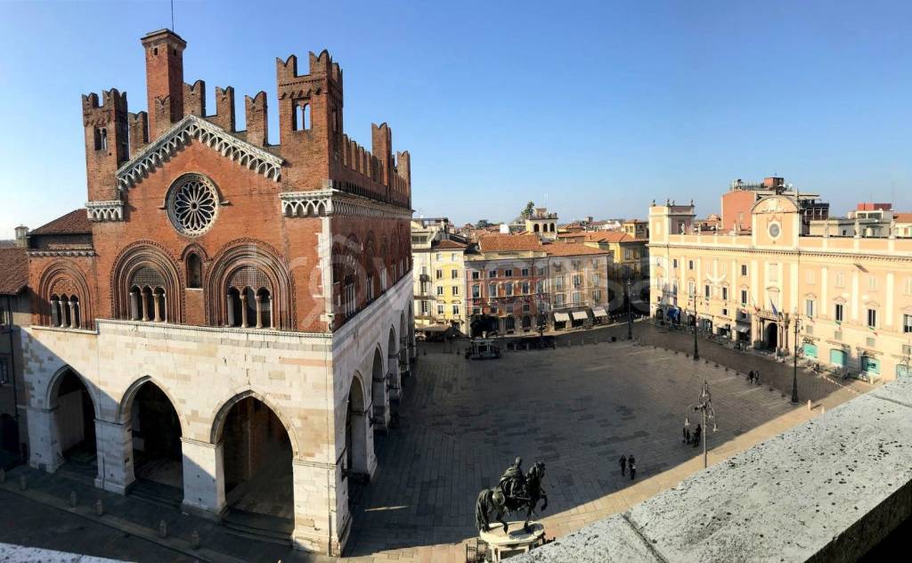 appartamento in vendita a Piacenza in zona Centro Storico