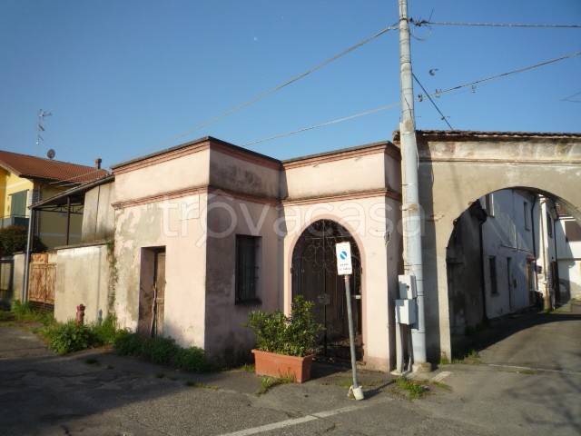 casa indipendente in vendita a Piacenza in zona Roncaglia / Fossadello