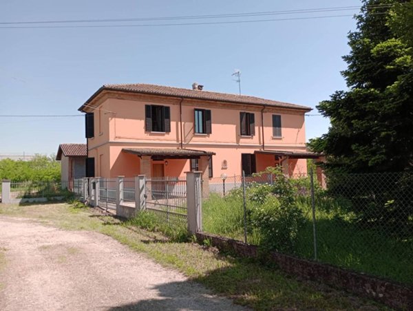 casa indipendente in vendita a Piacenza in zona Le Mose