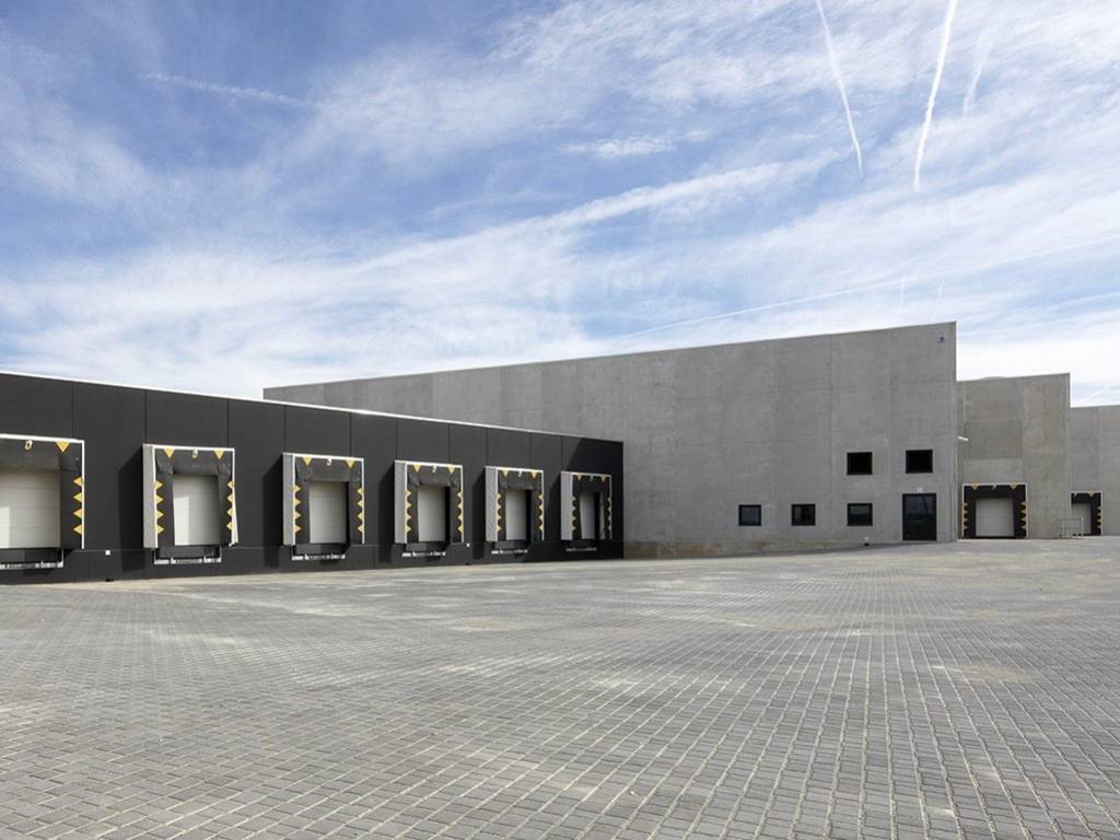 locale commerciale in vendita a Piacenza in zona Caorsana