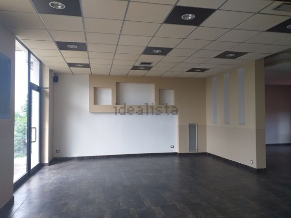 negozio in vendita a Piacenza in zona La Verza