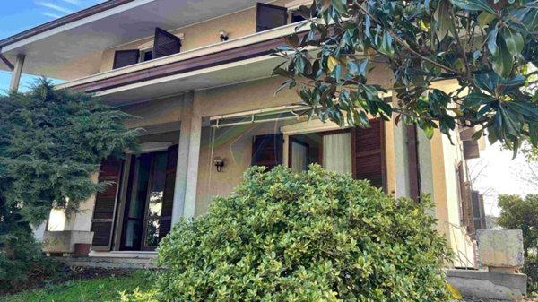 casa indipendente in vendita a Piacenza in zona Pittolo