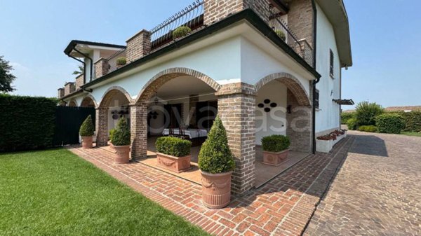 casa indipendente in vendita a Piacenza in zona Vallera