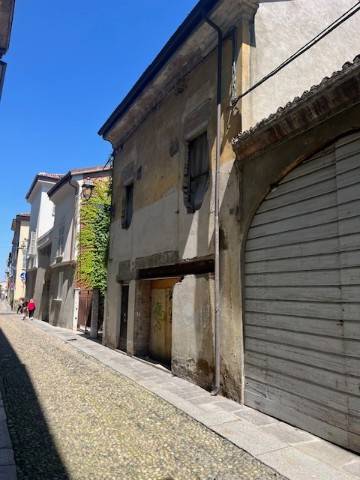 casa indipendente in vendita a Piacenza in zona Centro Storico