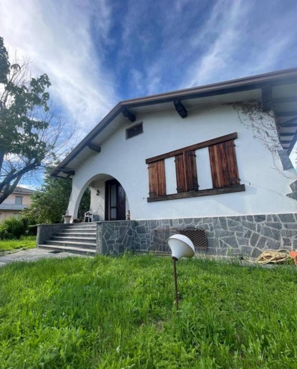 casa indipendente in vendita a Piacenza in zona San Bonico