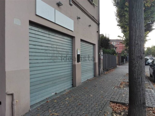 negozio in vendita a Piacenza in zona Barriera Genova
