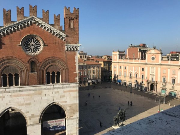 ufficio in vendita a Piacenza in zona Centro Storico