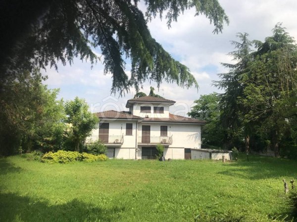 casa indipendente in vendita a Piacenza in zona Veggioletta