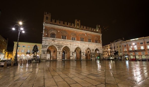 negozio in vendita a Piacenza