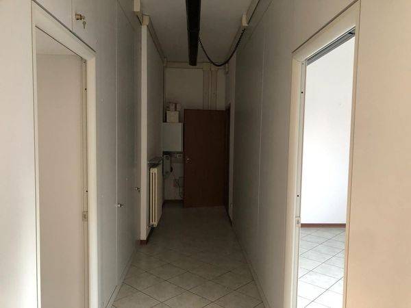 ufficio in vendita a Piacenza in zona Caorsana