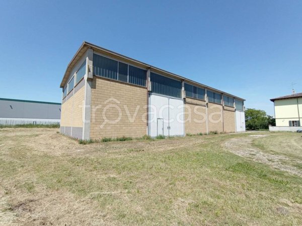 capannone in vendita a Piacenza in zona Roncaglia / Fossadello