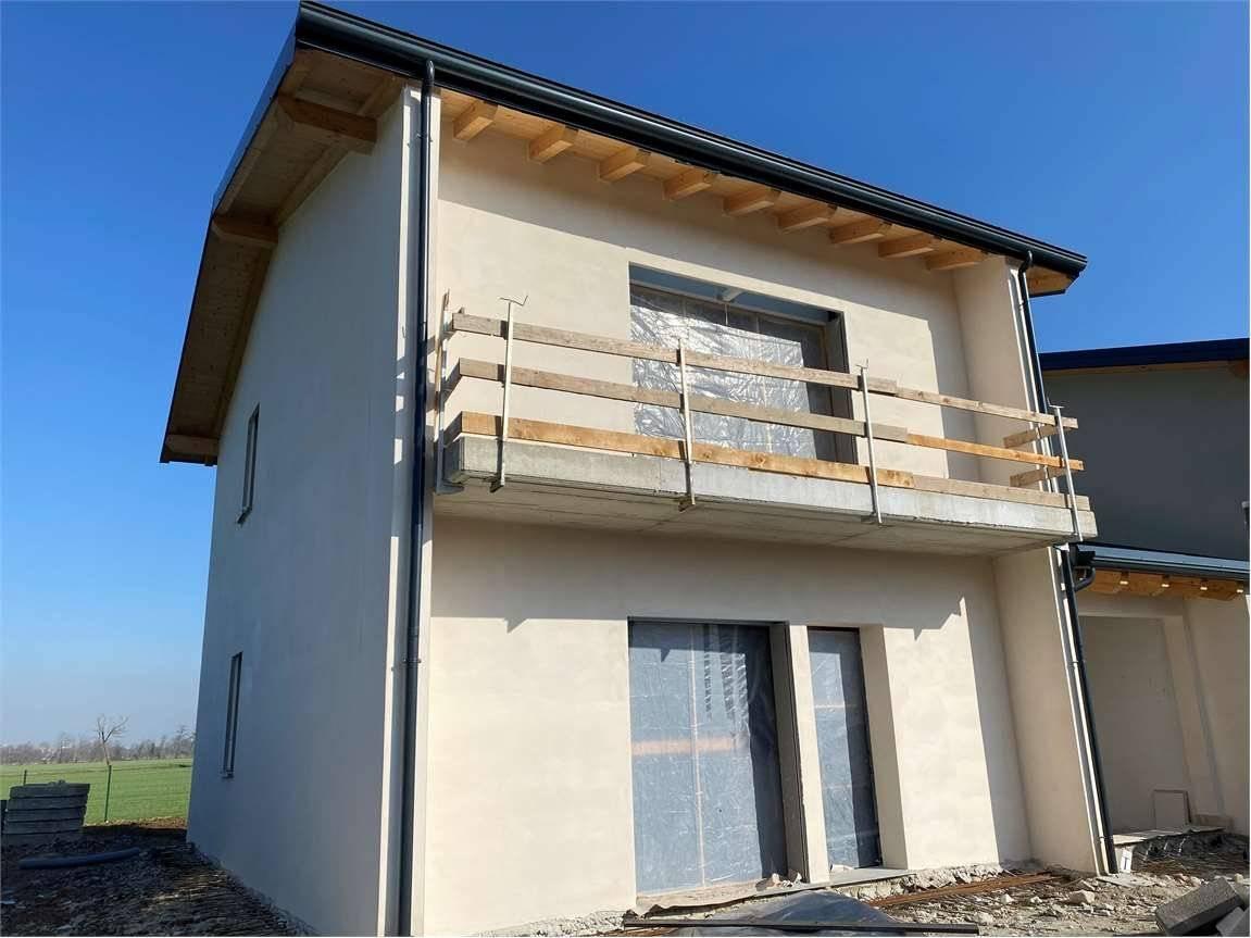casa indipendente in vendita a Piacenza in zona Stadio