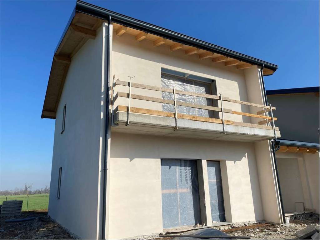 casa indipendente in vendita a Piacenza in zona Stadio
