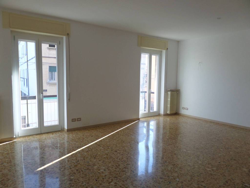appartamento in vendita a Piacenza in zona Centro Storico