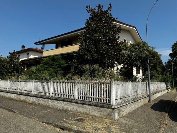 casa indipendente in vendita a Piacenza in zona Mucinasso