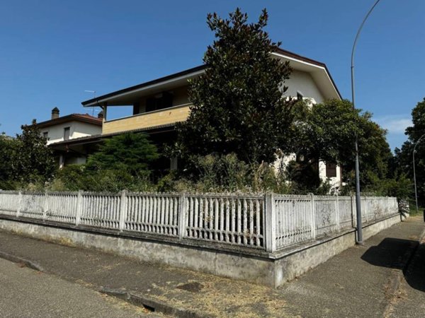 casa indipendente in vendita a Piacenza in zona Mucinasso