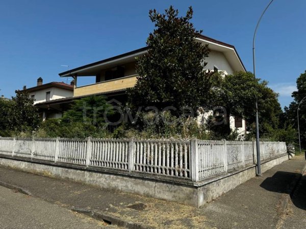 casa indipendente in vendita a Piacenza in zona Mucinasso