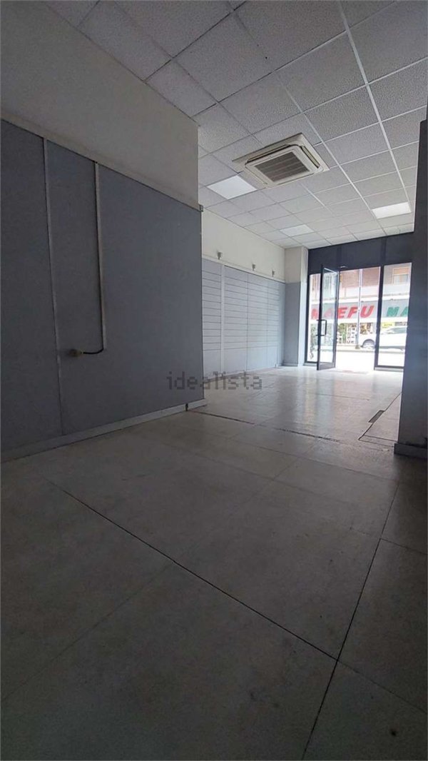 negozio in vendita a Piacenza in zona Barriera Genova