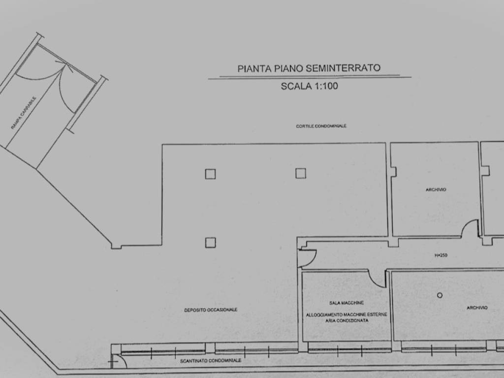 locale commerciale in vendita a Piacenza in zona Centro Storico