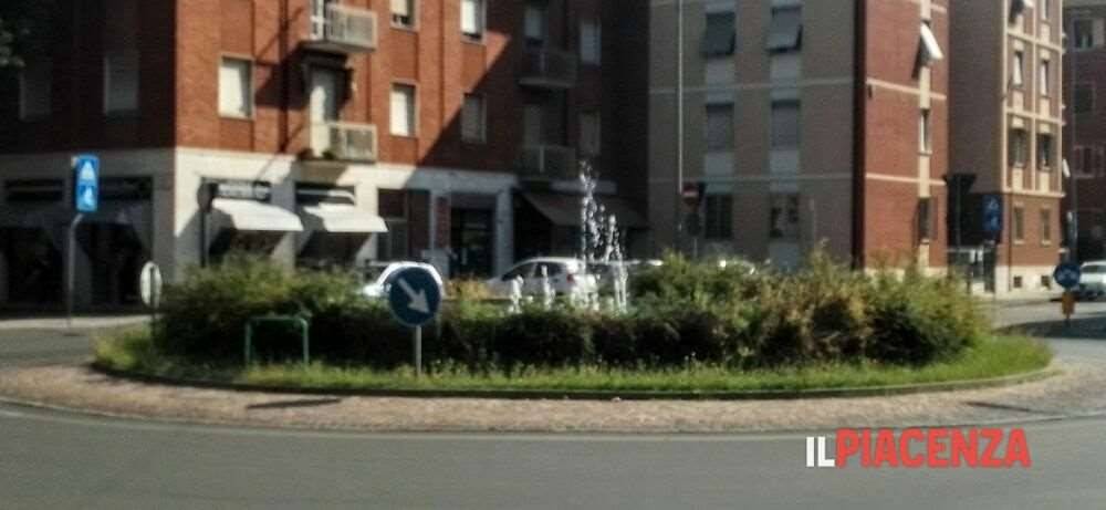 negozio in vendita a Piacenza in zona Stadio