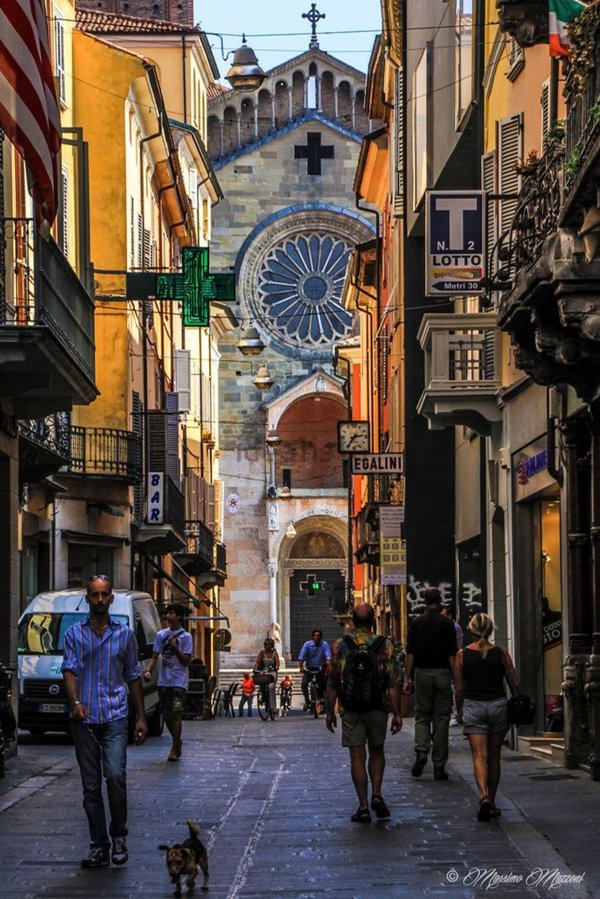 negozio in vendita a Piacenza in zona Centro Storico