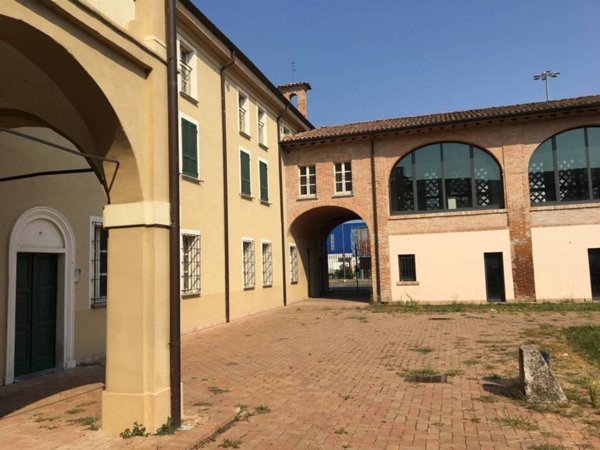 ufficio in vendita a Piacenza in zona Montale