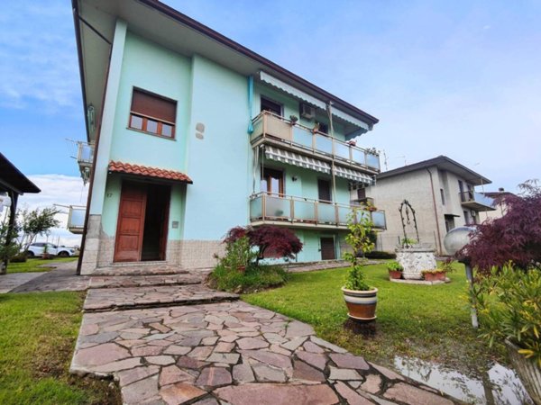 casa indipendente in vendita a Piacenza in zona Pittolo
