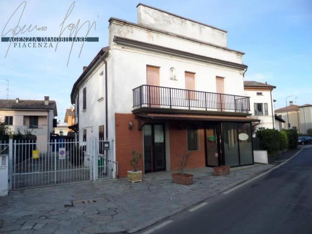 casa indipendente in vendita a Piacenza in zona Centro Storico