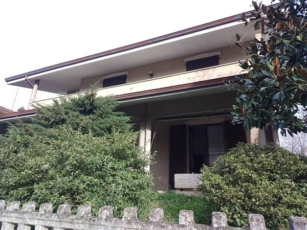 casa indipendente in vendita a Piacenza in zona Pittolo