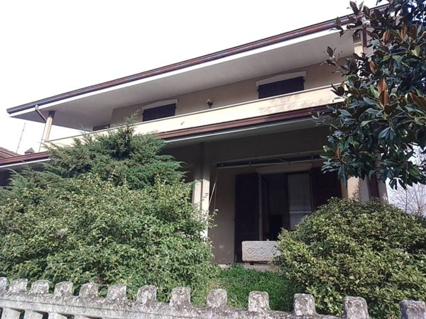 casa indipendente in vendita a Piacenza in zona Pittolo