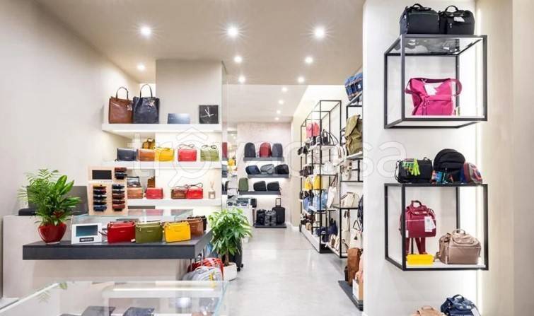 negozio in vendita a Piacenza