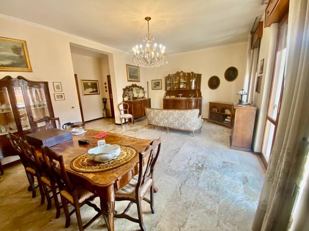 appartamento in vendita a Piacenza in zona Infrangibile