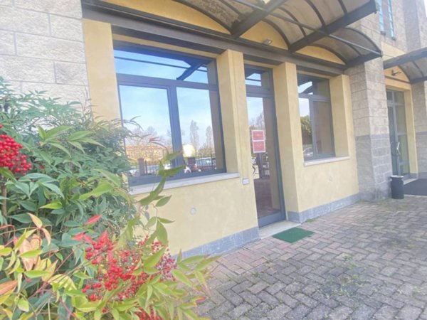 locale commerciale in vendita a Piacenza in zona Borgotrebbia
