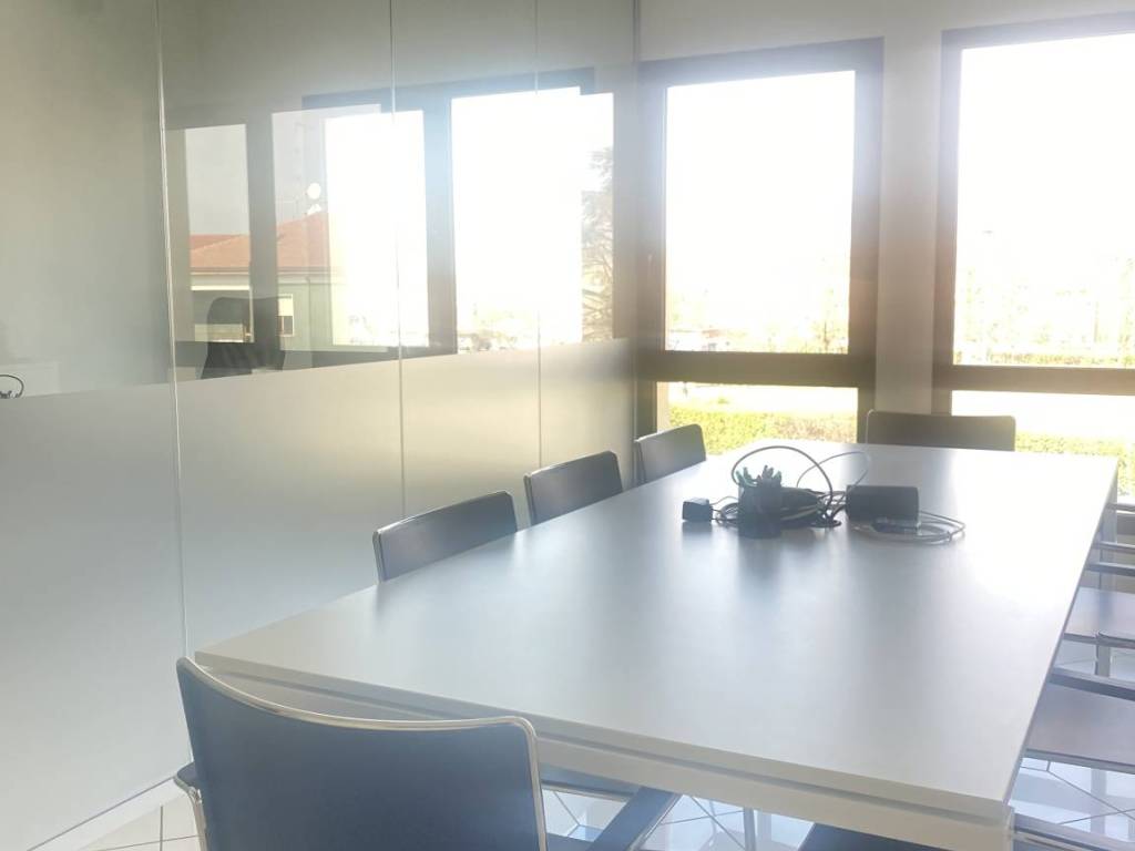 locale commerciale in vendita a Piacenza in zona Borgotrebbia