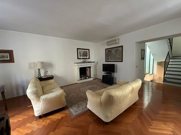 casa indipendente in vendita a Piacenza in zona Centro Storico