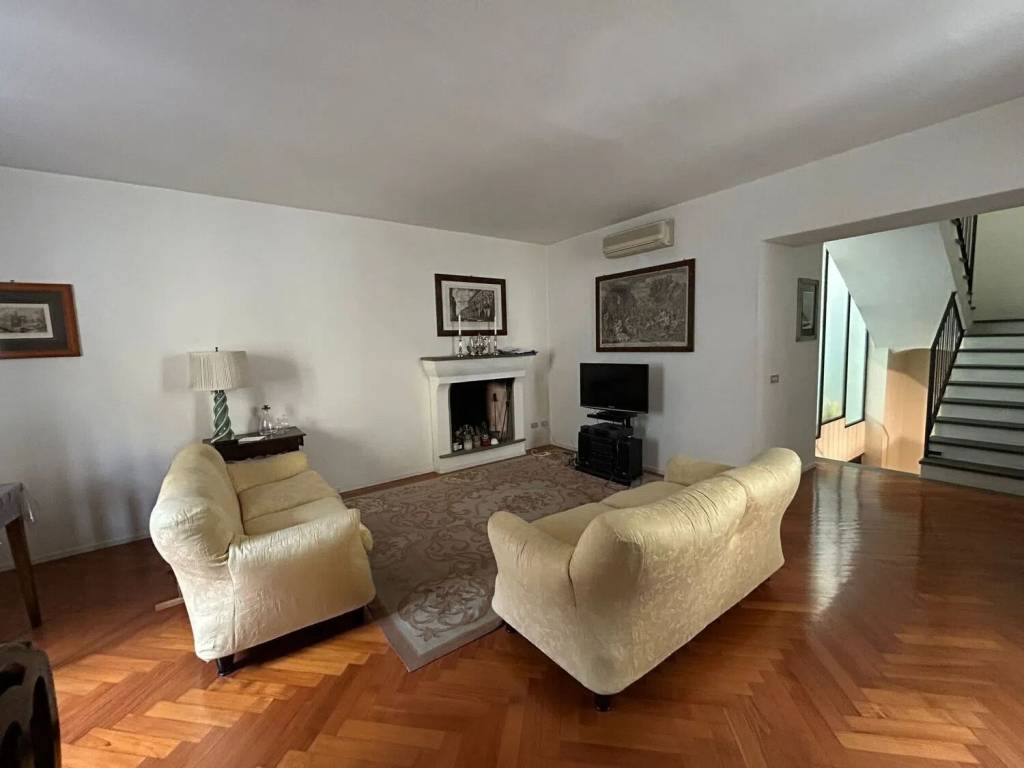 casa indipendente in vendita a Piacenza in zona Centro Storico