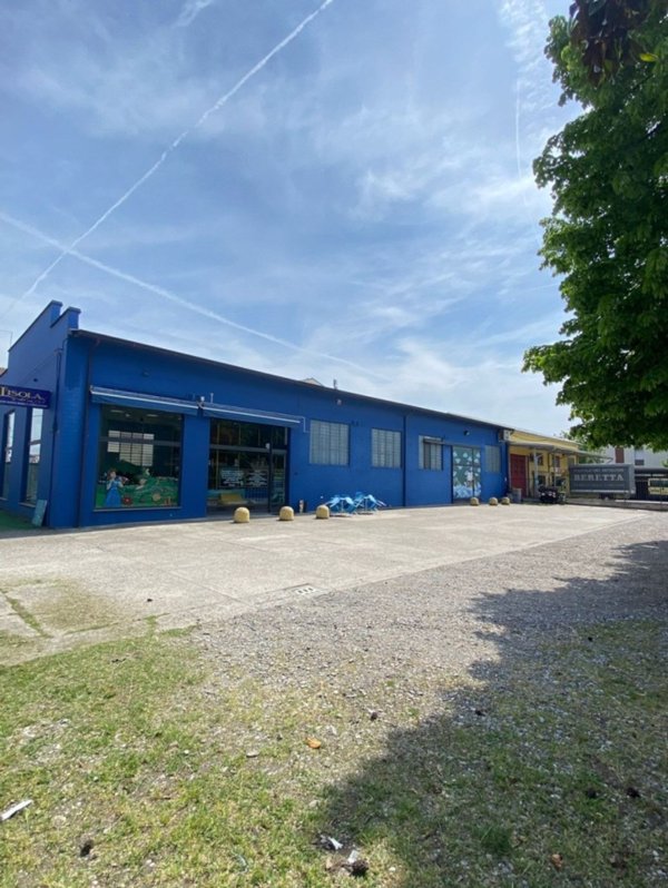 negozio in vendita a Piacenza