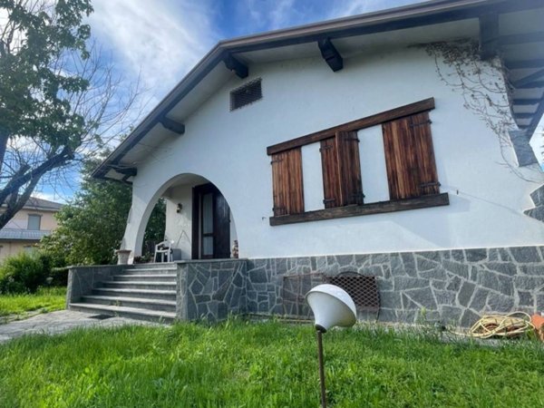 casa indipendente in vendita a Piacenza in zona San Bonico