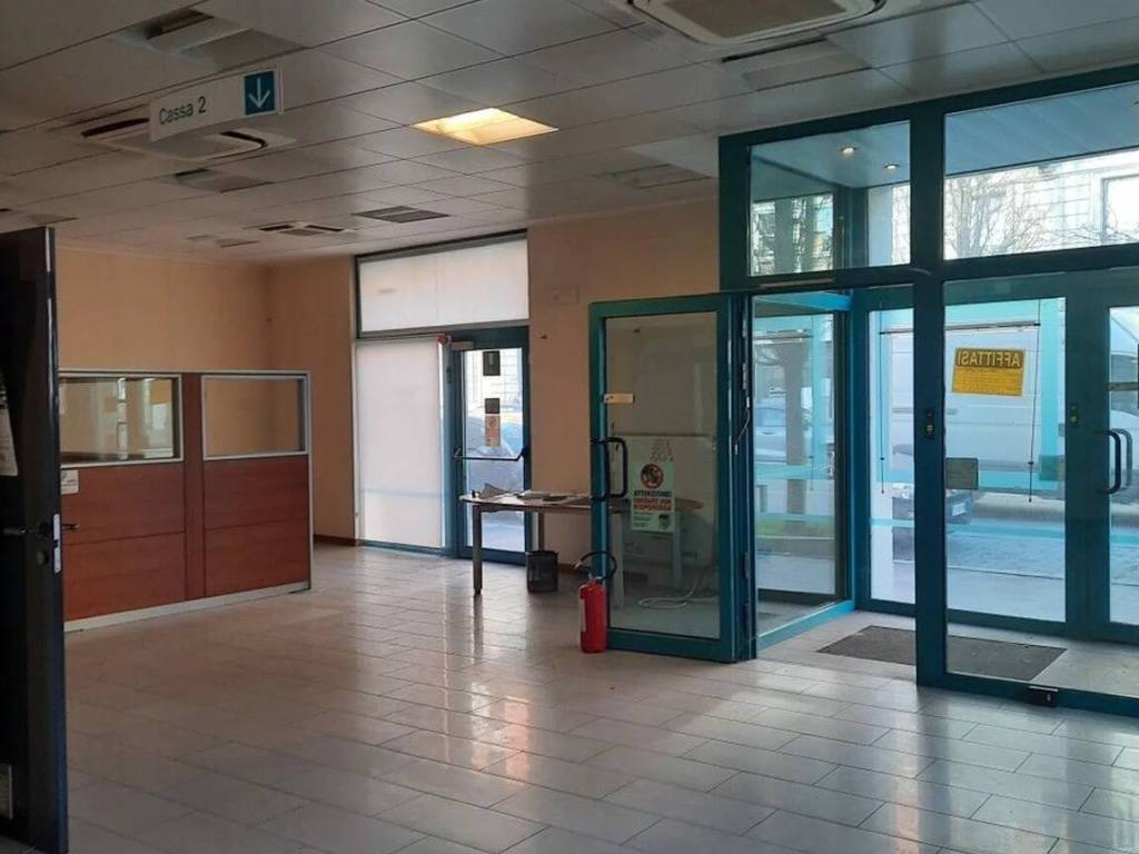 negozio in vendita a Piacenza in zona Caorsana