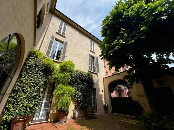 intera palazzina in vendita a Piacenza in zona Centro Storico